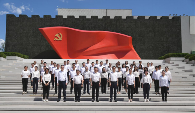職能部門黨總支組織參觀“不忘初心、牢記使命”中國共產(chǎn)黨歷史展覽
