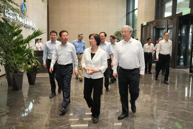 全國政協(xié)副主席沈躍躍、王光謙一行到中國有研調(diào)研